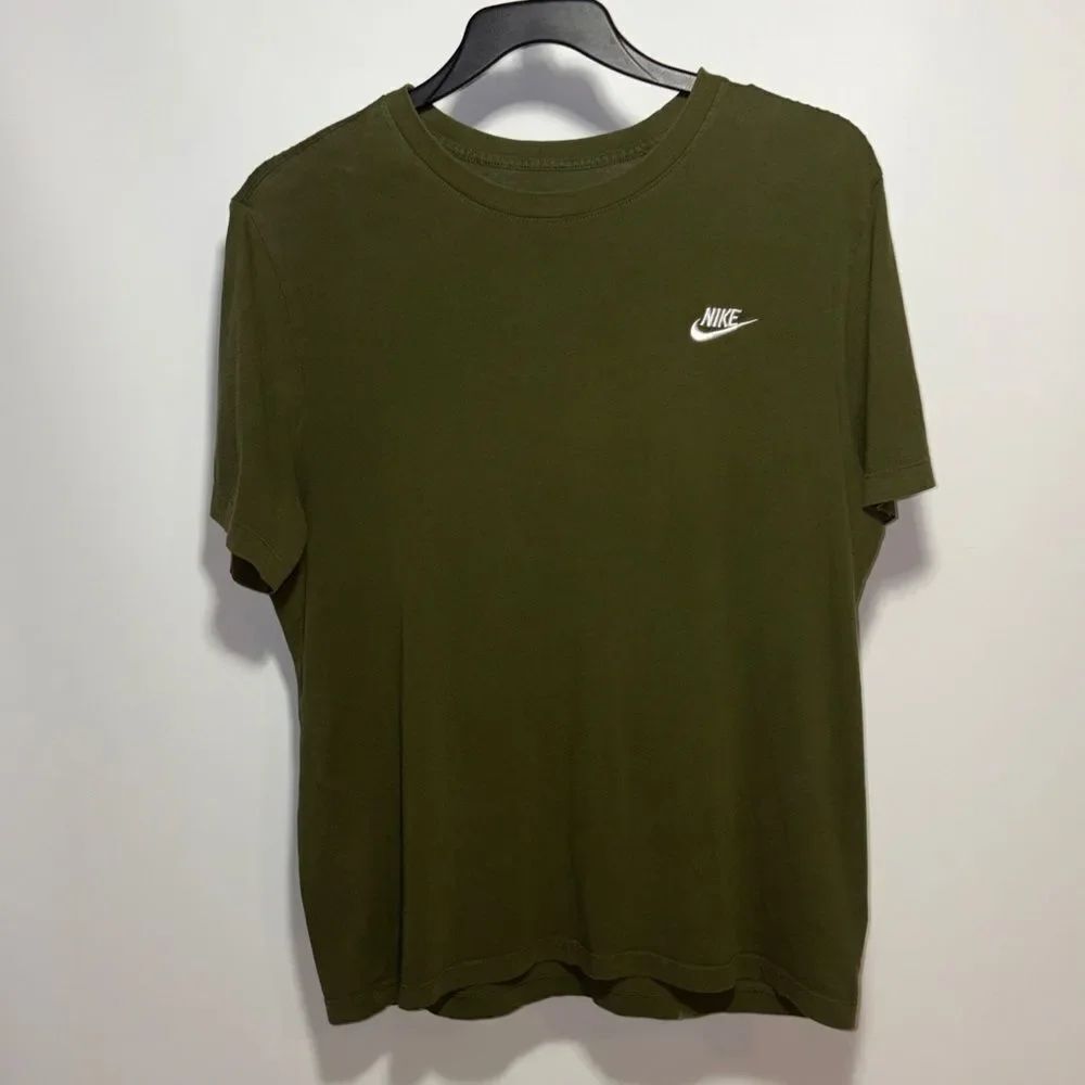 Nike Men's Dark Green Short Sleeve Tee
